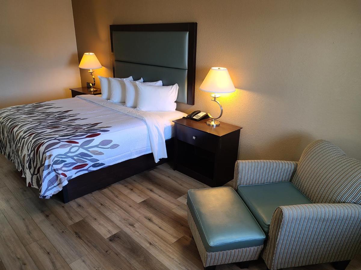 Red Roof Inn Staunton Esterno foto
