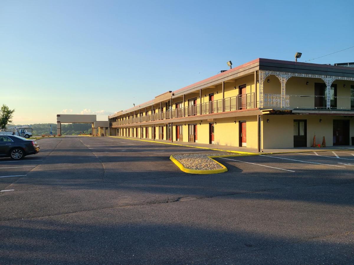 Red Roof Inn Staunton Esterno foto