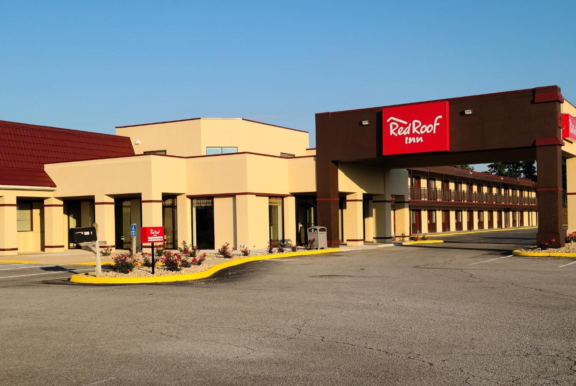 Red Roof Inn Staunton Esterno foto